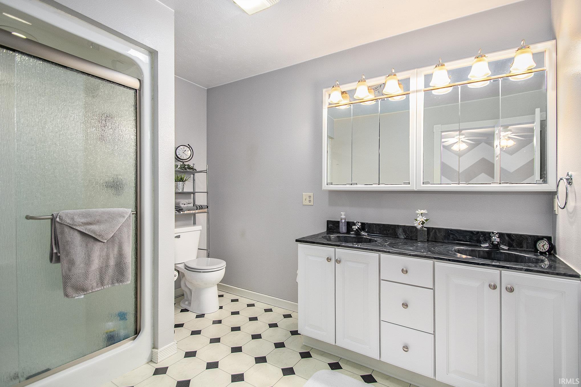 705 E Country Lane