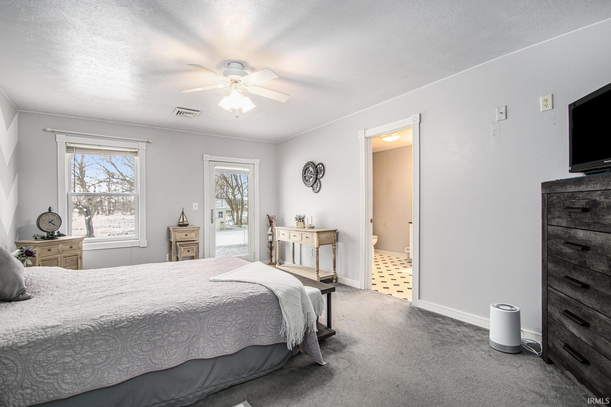 705 E Country Lane