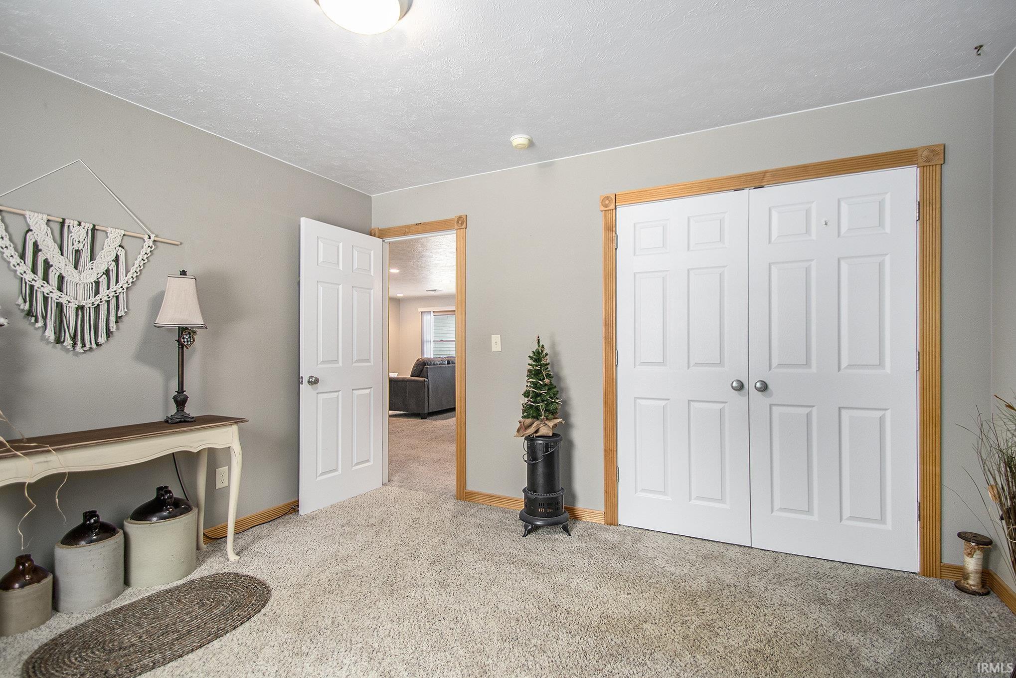 705 E Country Lane