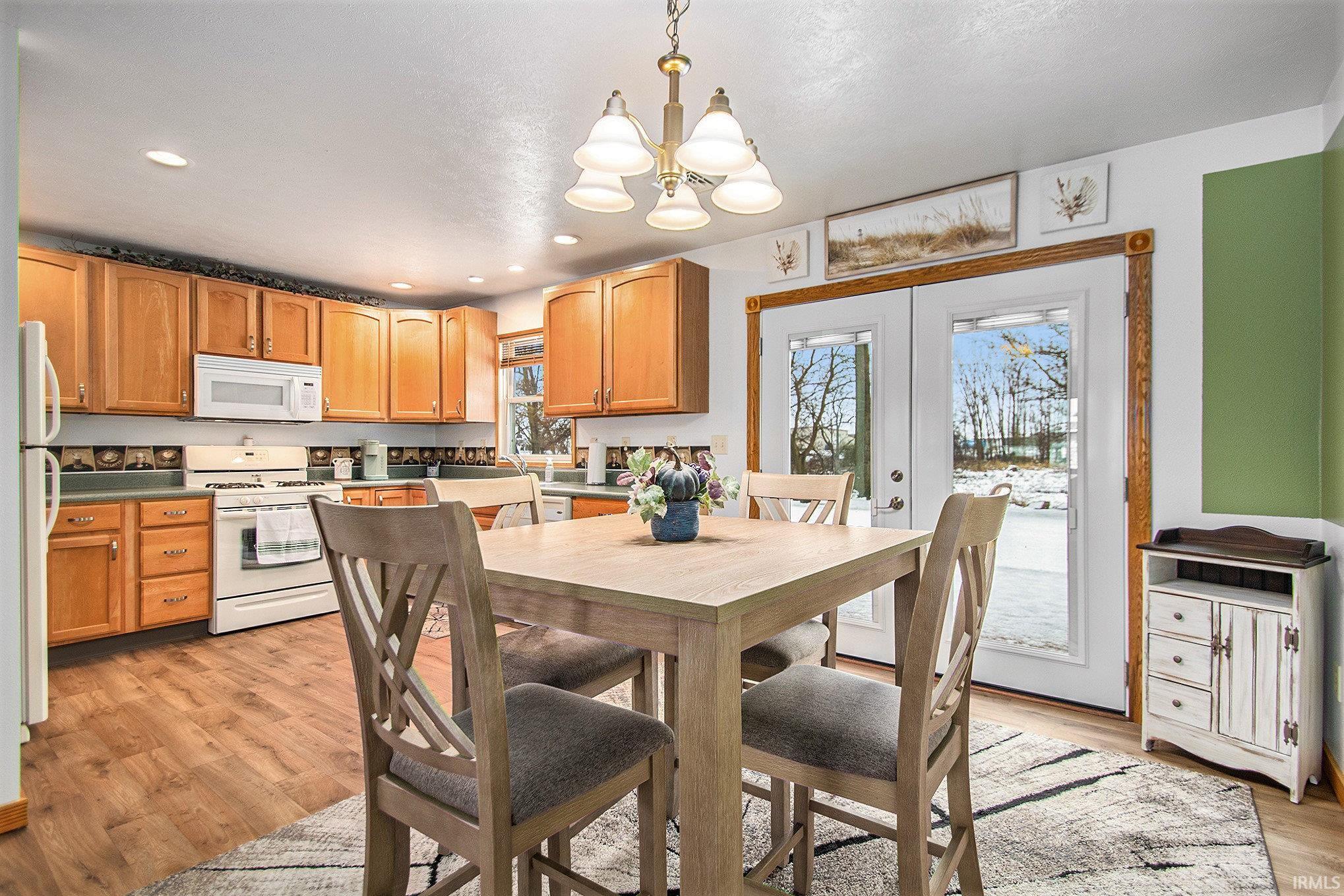 705 E Country Lane