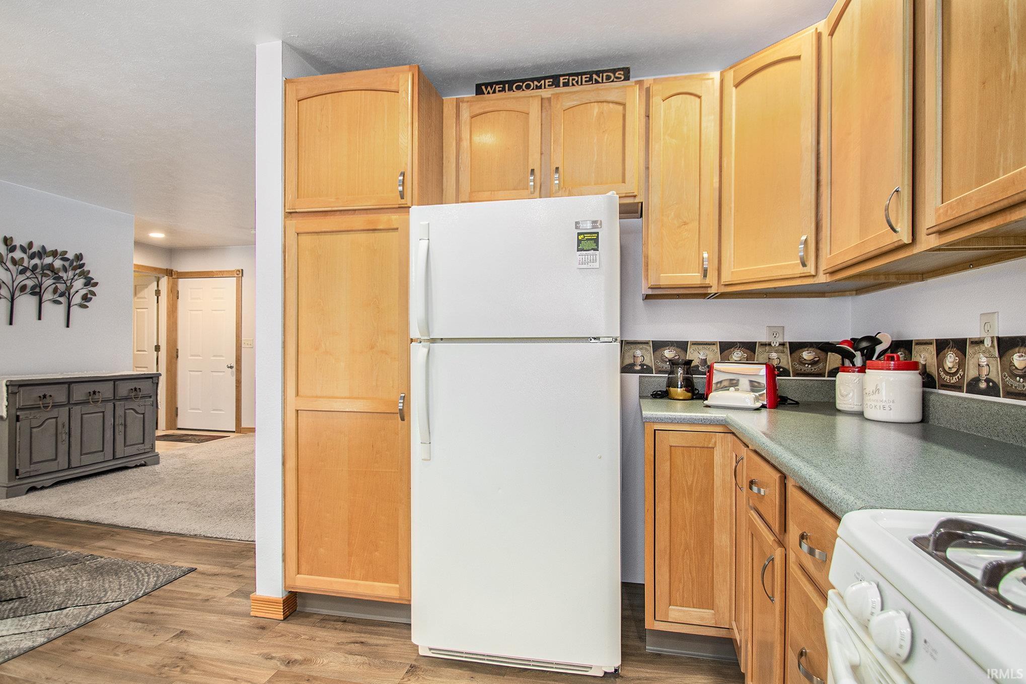 705 E Country Lane