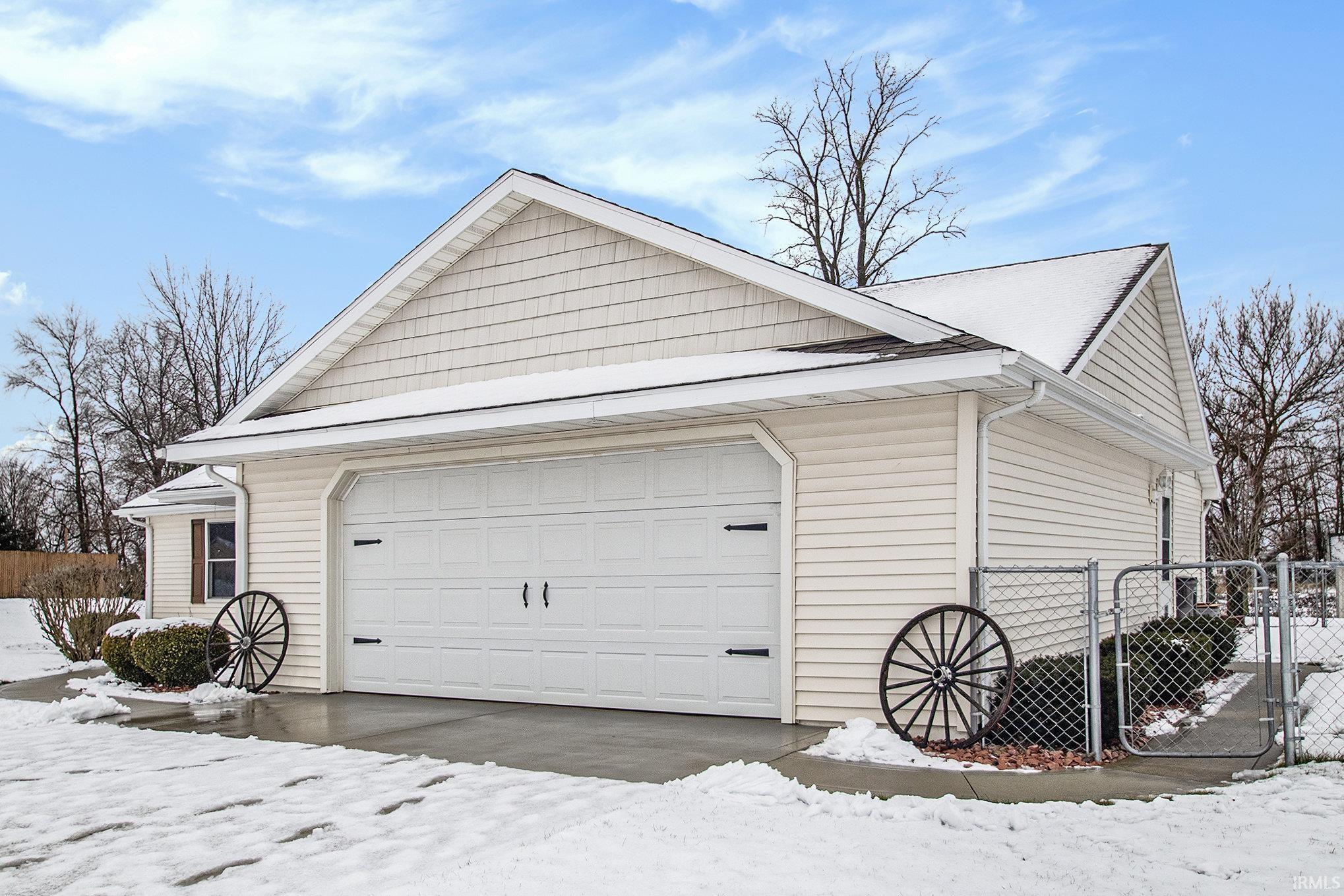 705 E Country Lane