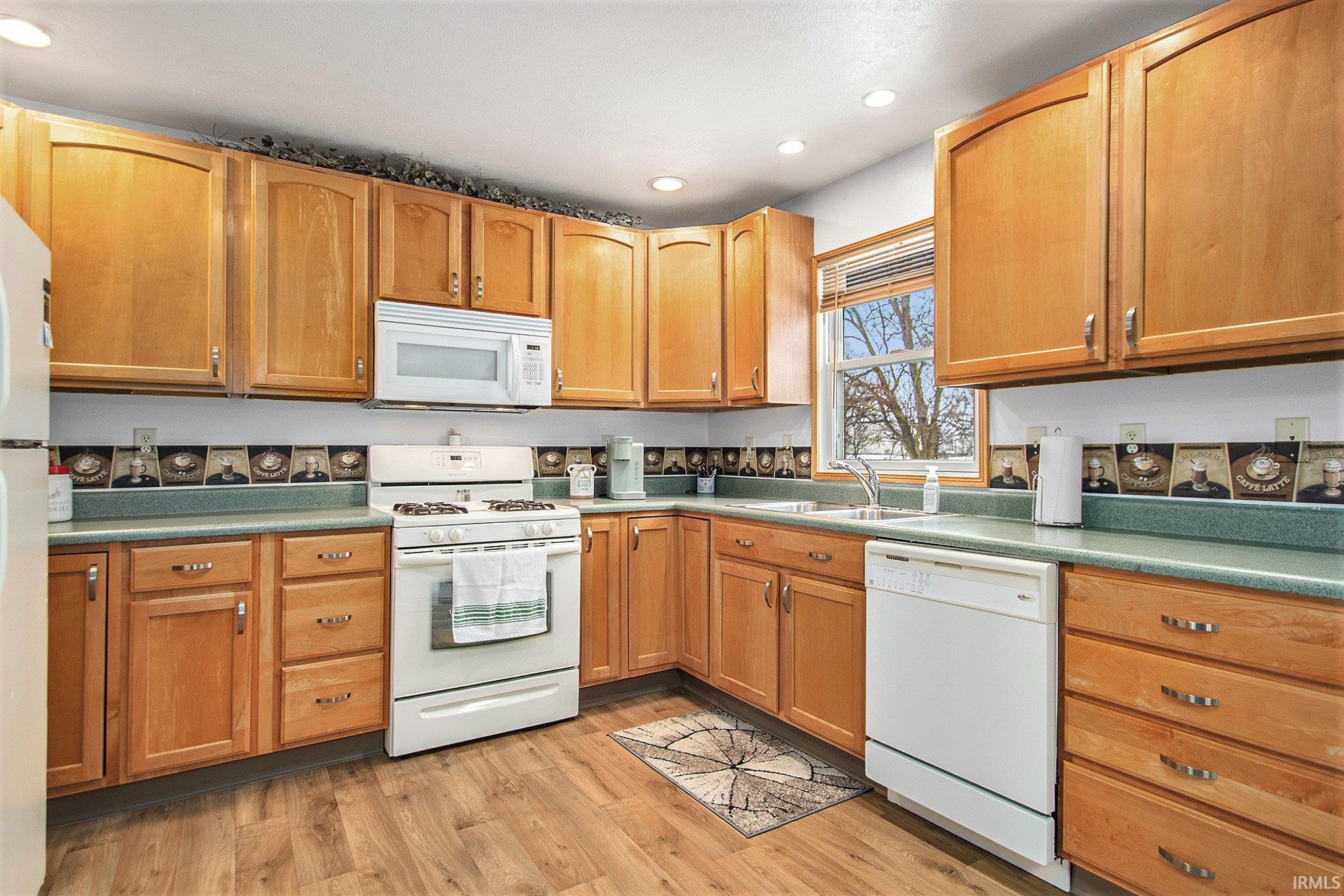 705 E Country Lane