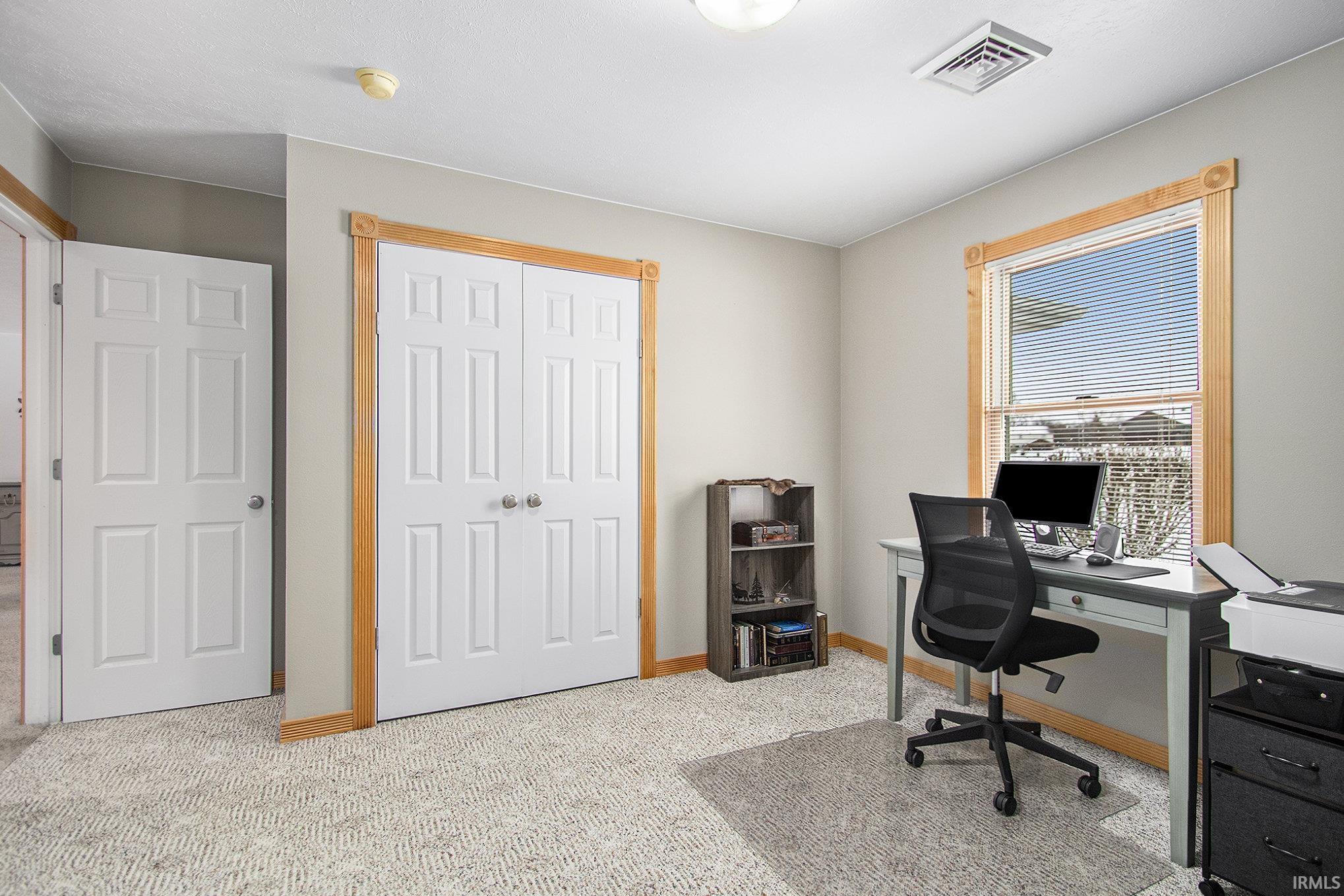 705 E Country Lane
