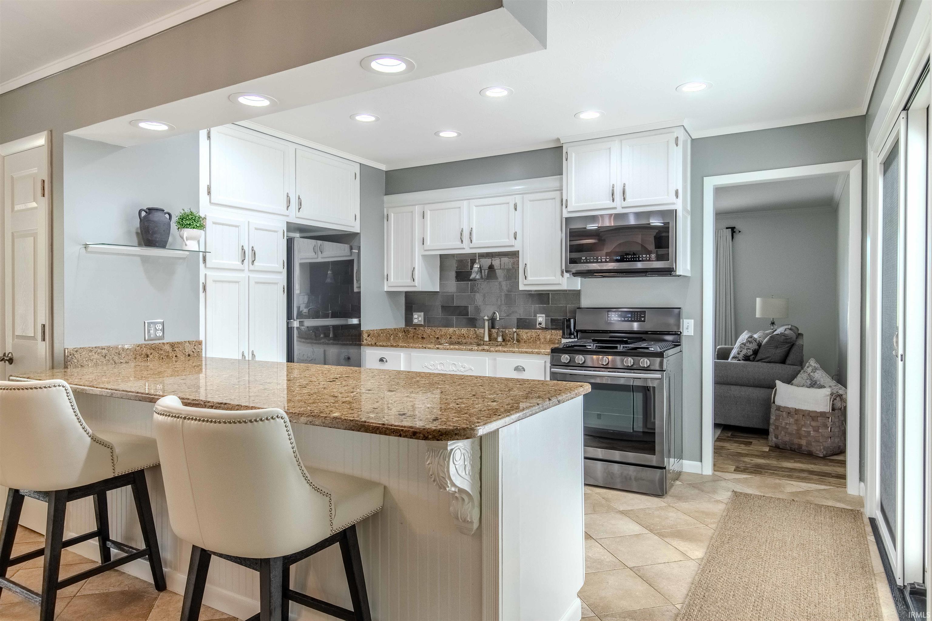 906 N Townline Rd