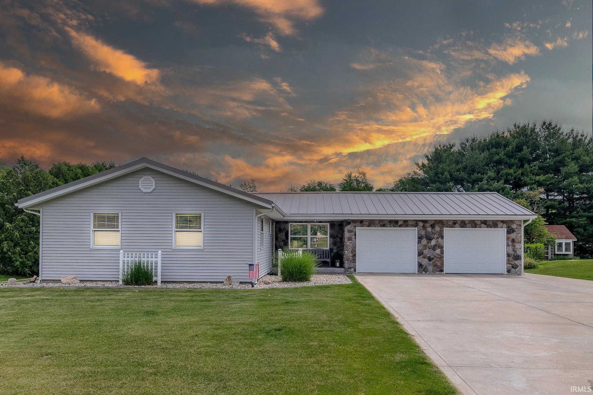 906 N Townline Rd