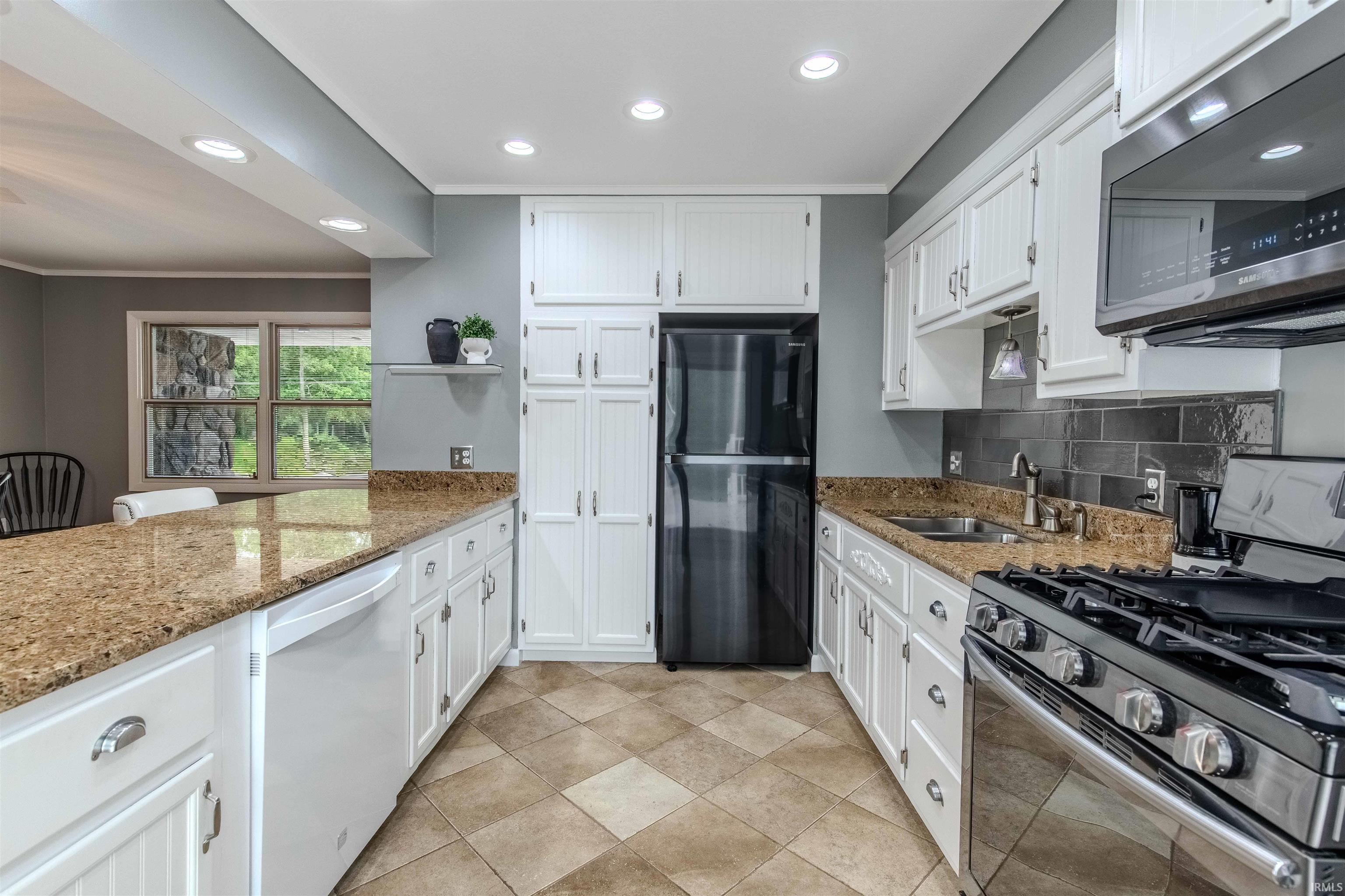 906 N Townline Rd