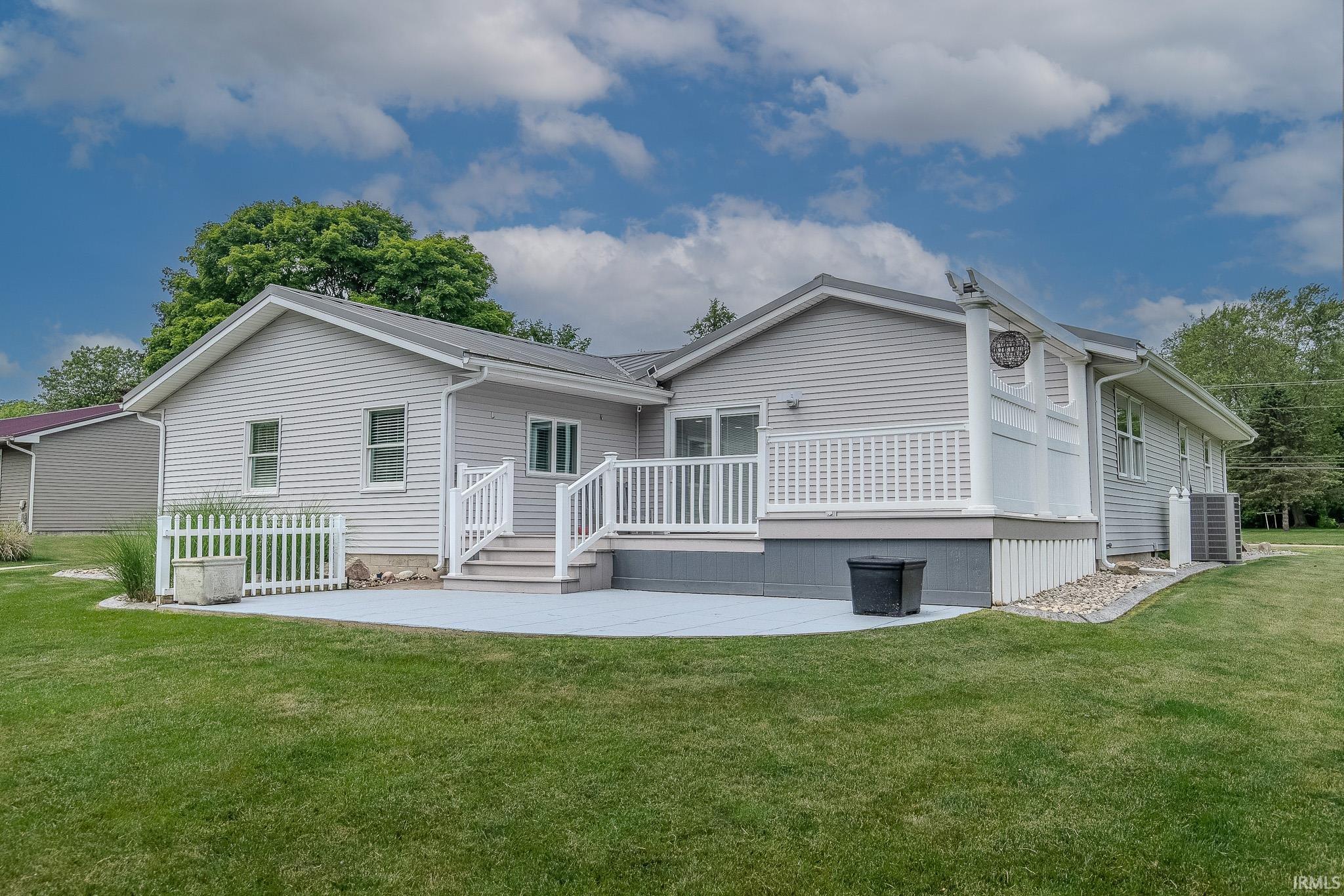 906 N Townline Rd