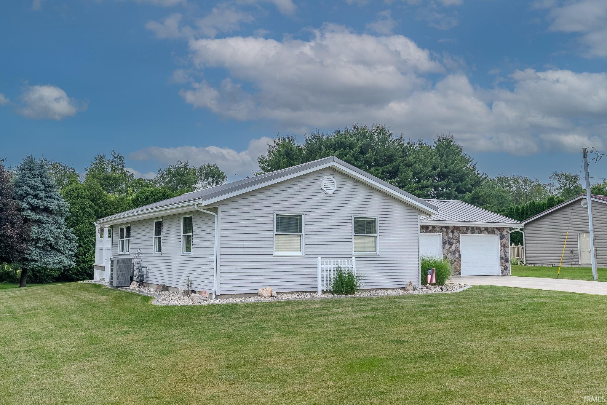 906 N Townline Rd
