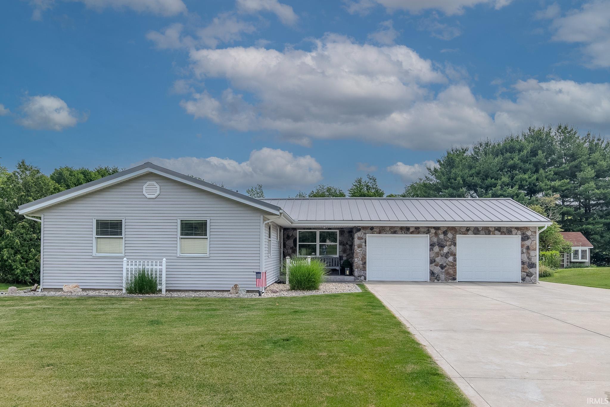 906 N Townline Rd
