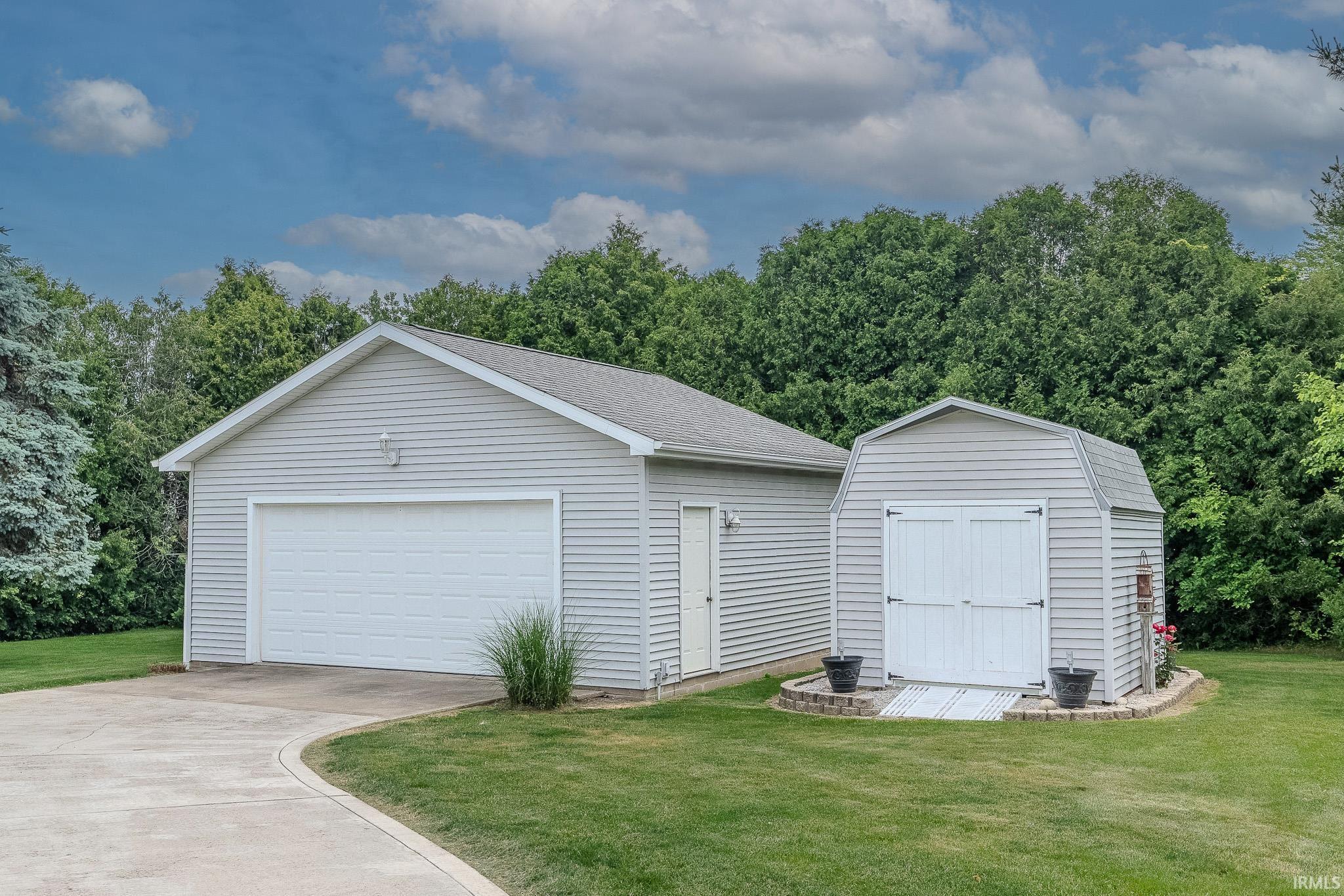906 N Townline Rd