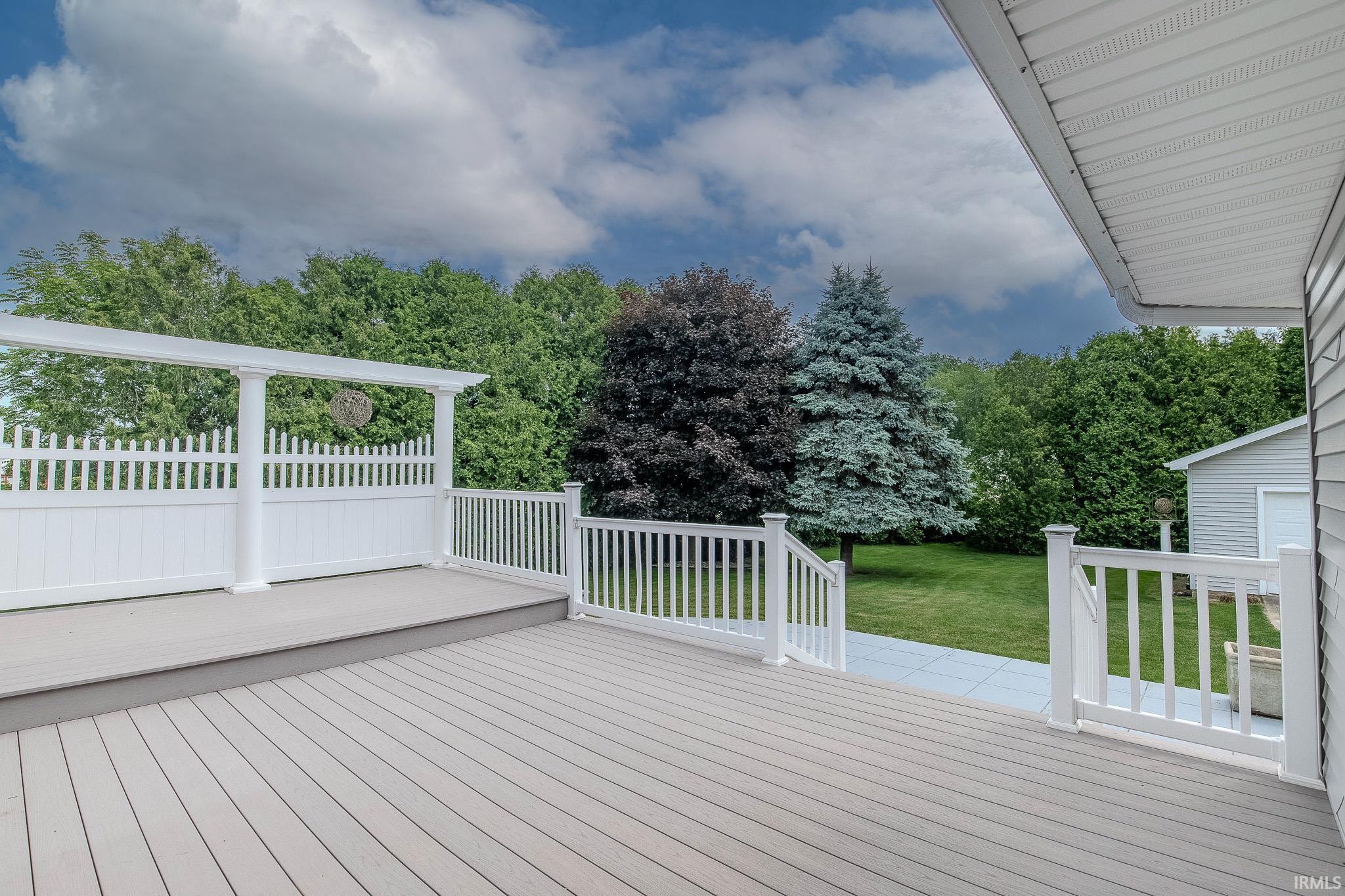 906 N Townline Rd