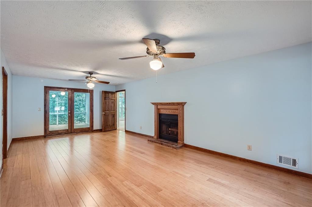 1811 Shoreline Trace