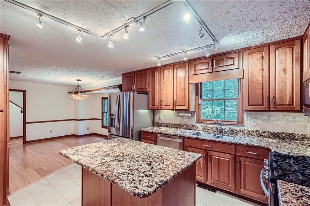 1811 Shoreline Trace