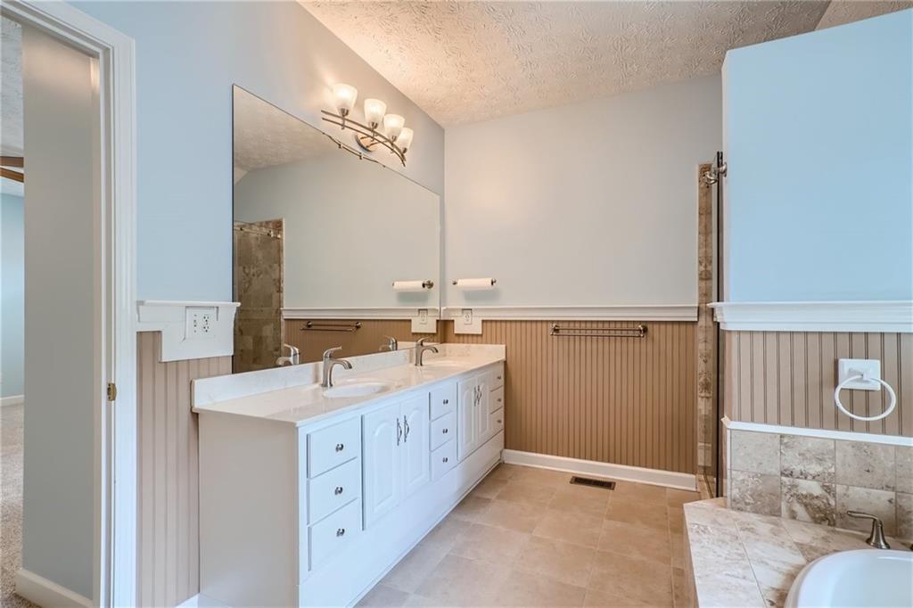 1811 Shoreline Trace