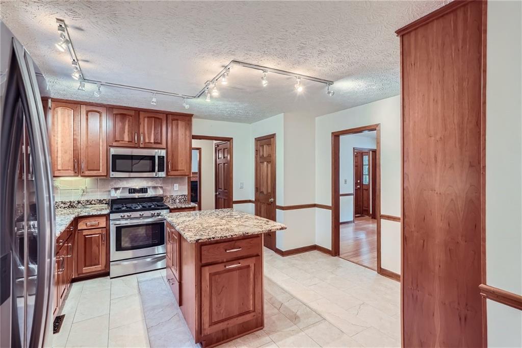 1811 Shoreline Trace