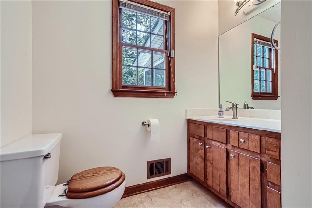 1811 Shoreline Trace