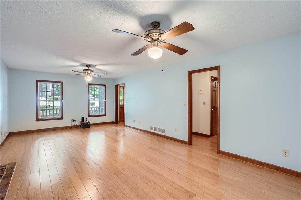 1811 Shoreline Trace