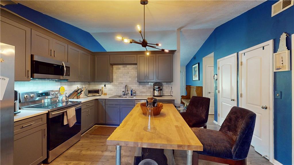 679 Suwanee Court