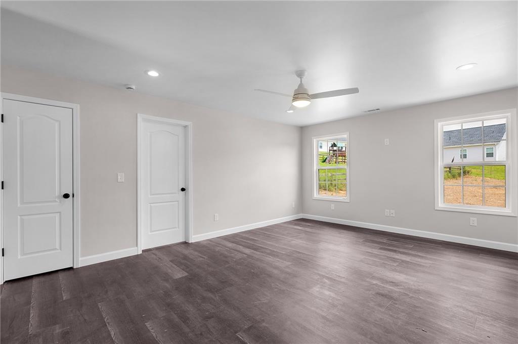 373 Lakecrest Circle SW