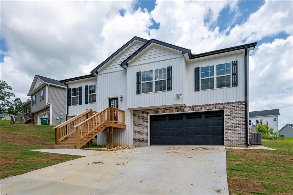 373 Lakecrest Circle SW