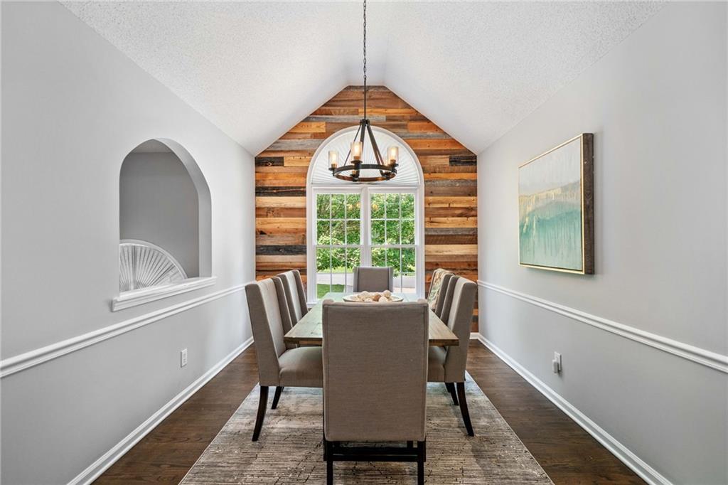 23 Meadowbridge Drive SW