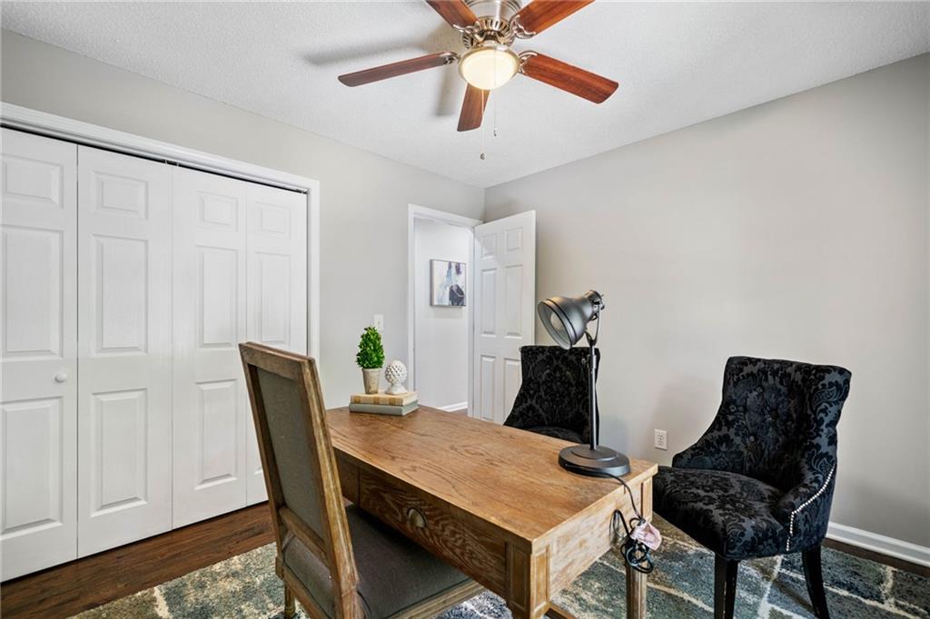 23 Meadowbridge Drive SW