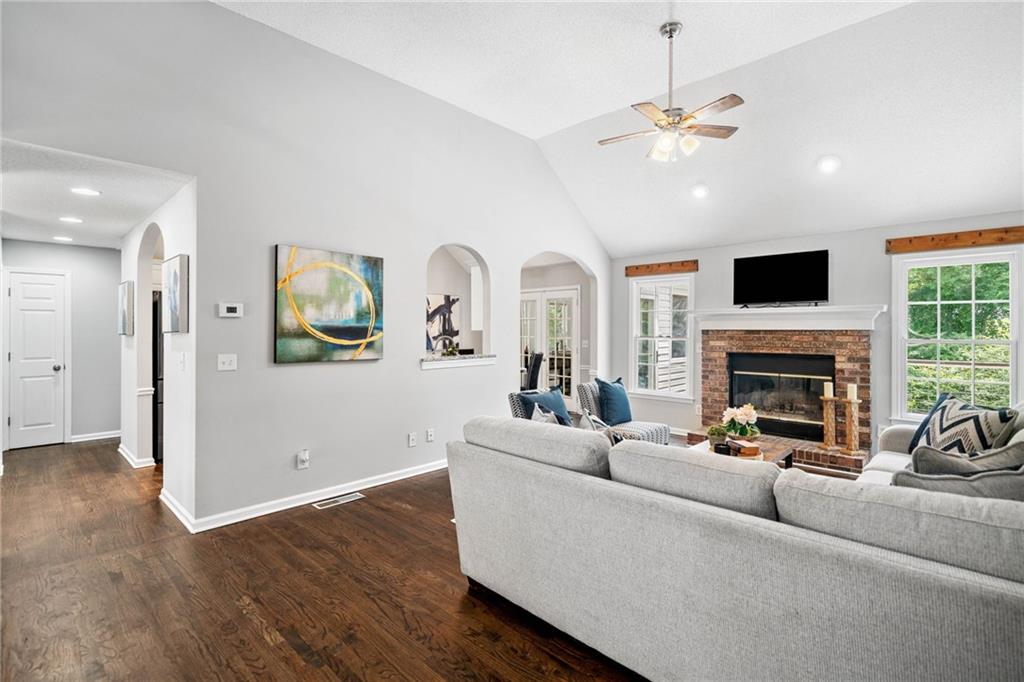 23 Meadowbridge Drive SW