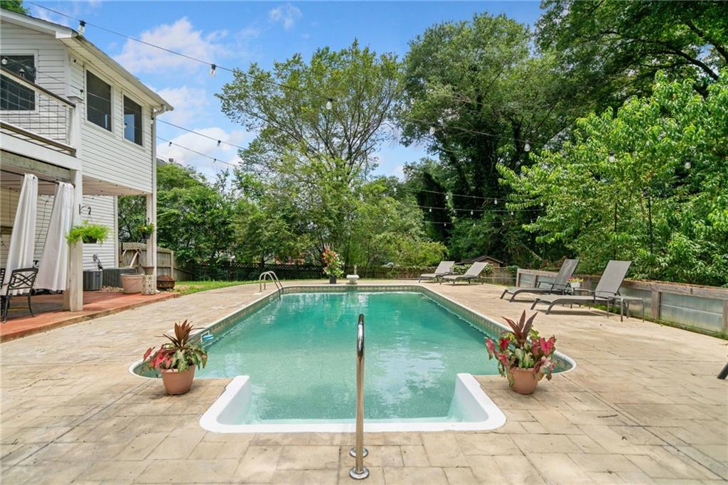 23 Meadowbridge Drive SW