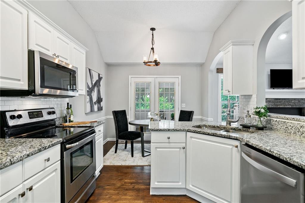 23 Meadowbridge Drive SW