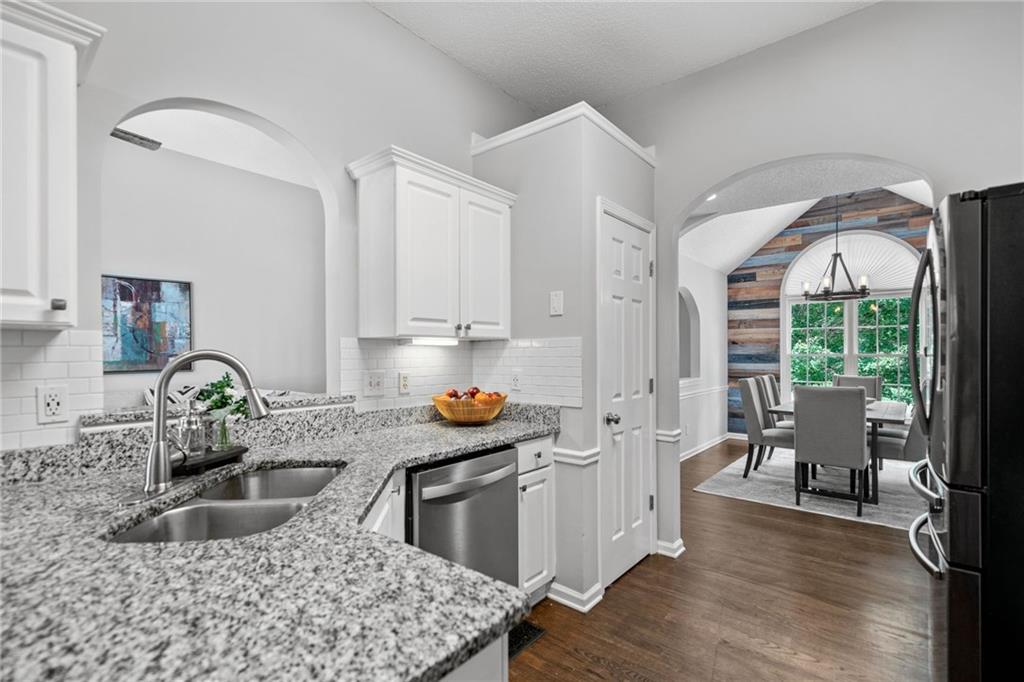23 Meadowbridge Drive SW