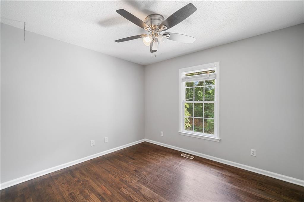 23 Meadowbridge Drive SW