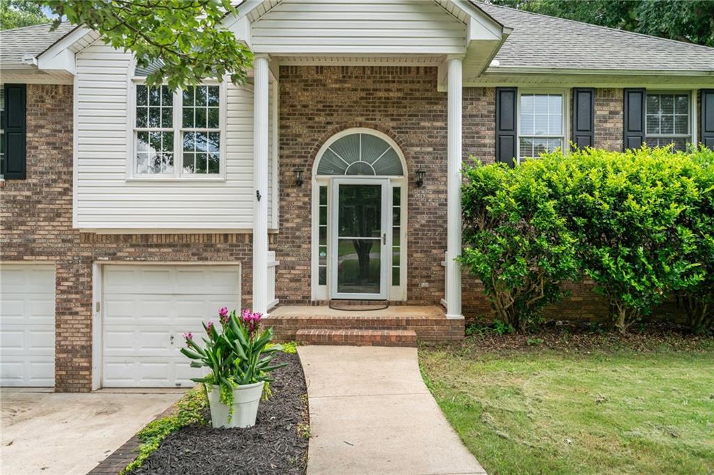 23 Meadowbridge Drive SW