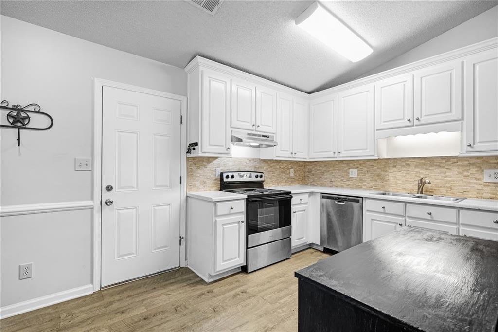 1180 AUSTIN Court