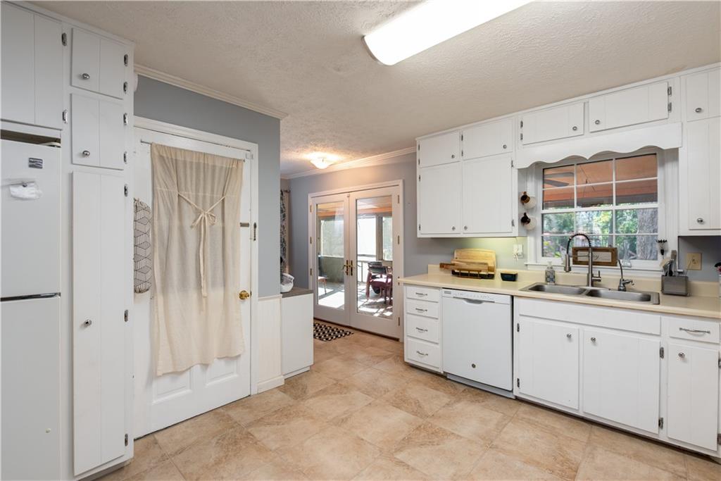 2598 Mountain View Road