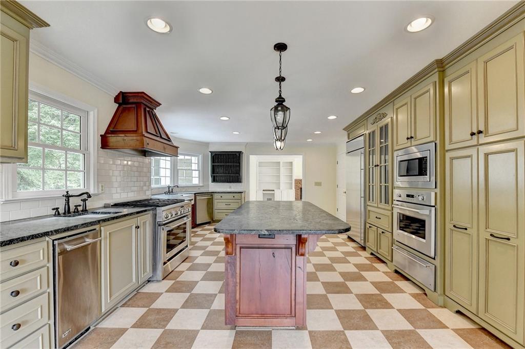 1447 Watsons Place