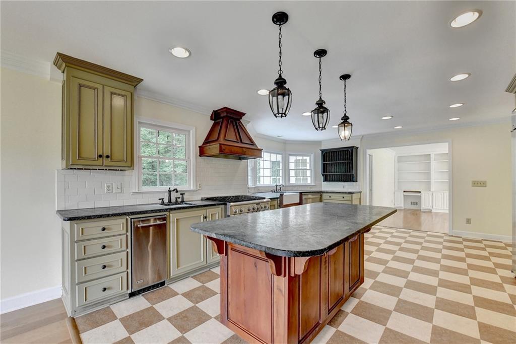 1447 Watsons Place