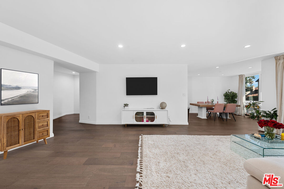 11970 Montana Ave Unit: 207