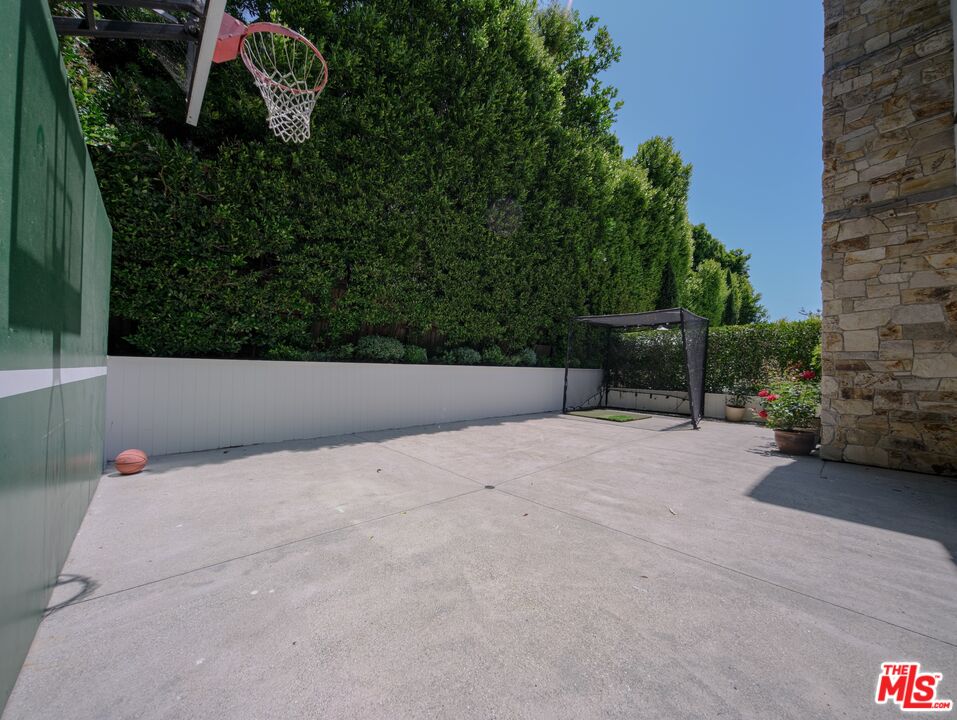 744 San Lorenzo St