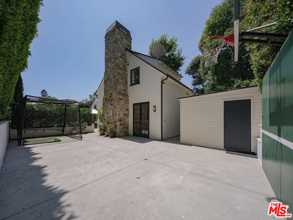 744 San Lorenzo St