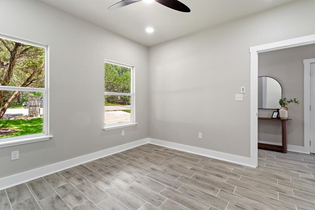 10 Honeysuckle LN