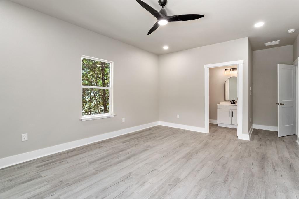 10 Honeysuckle LN