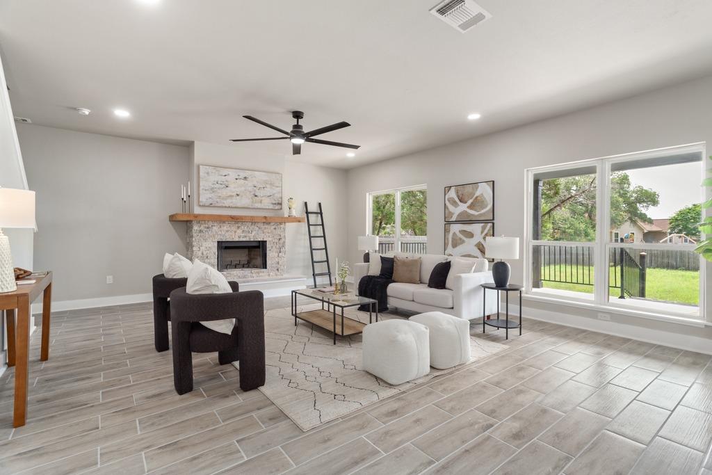 10 Honeysuckle LN