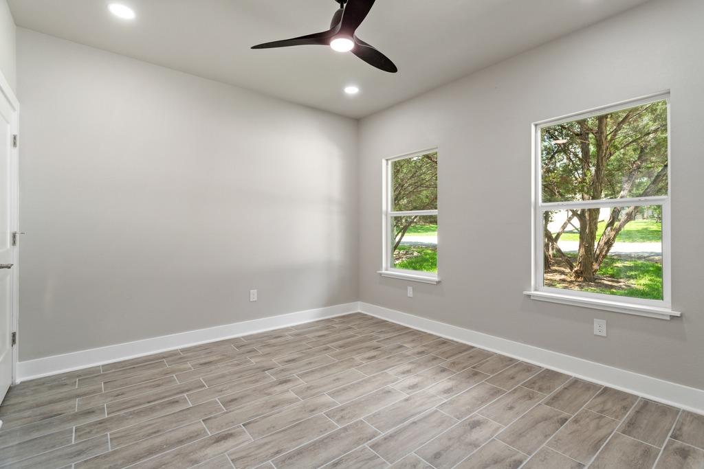 10 Honeysuckle LN