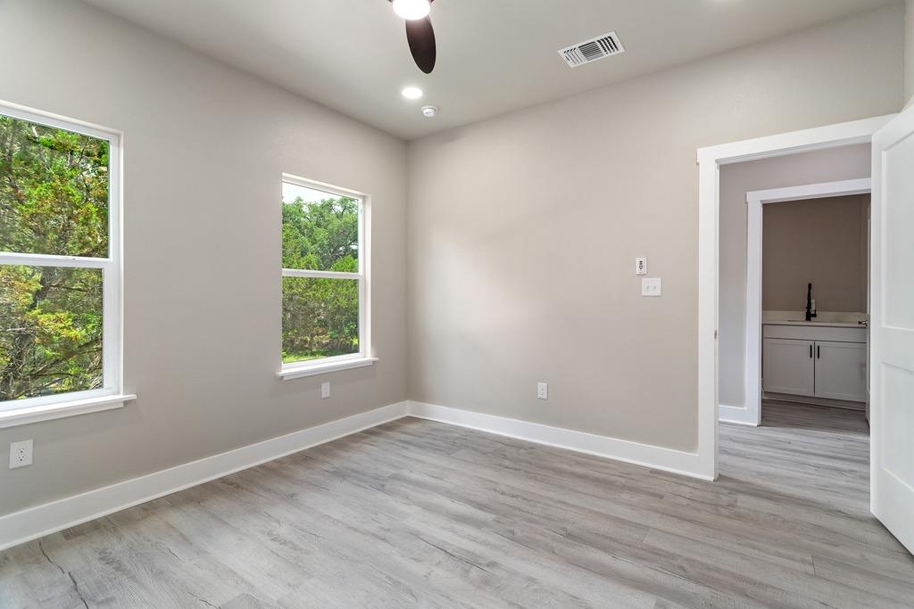 10 Honeysuckle LN