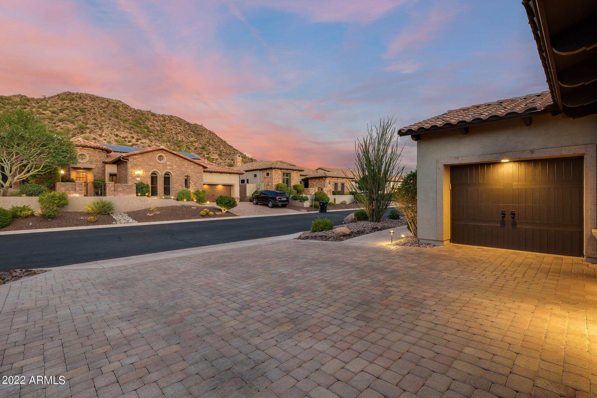 3534 N BOULDER CANYON Street