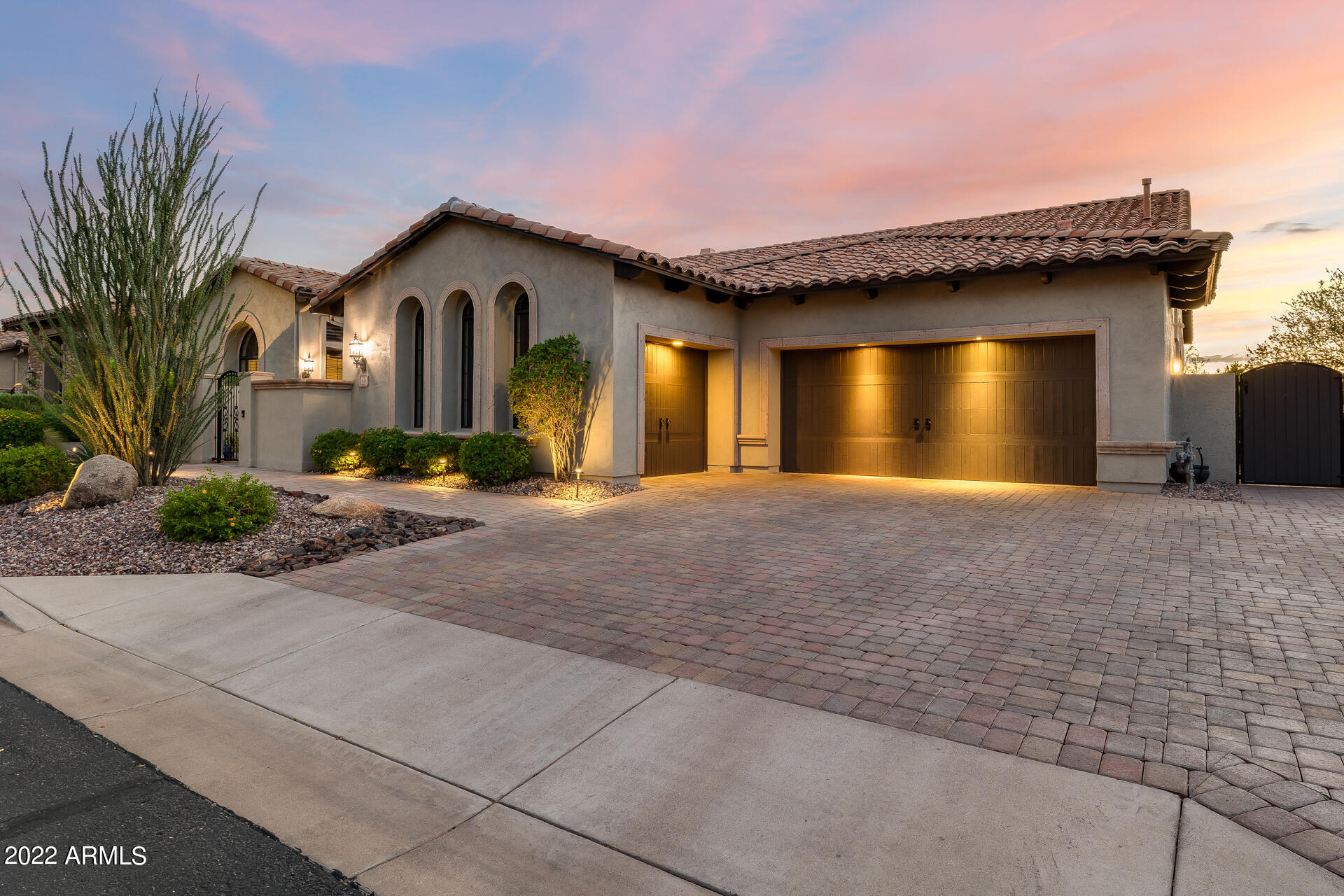 3534 N BOULDER CANYON Street