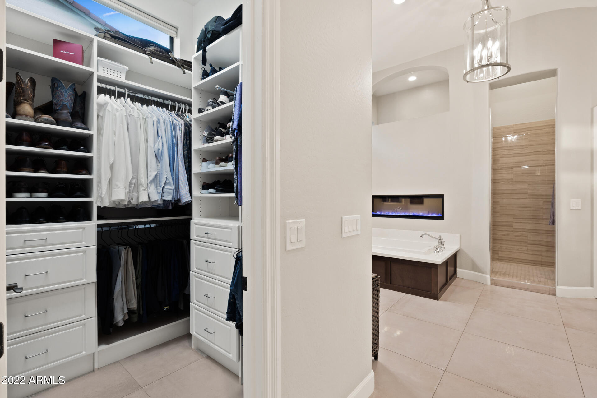 3534 N BOULDER CANYON Street