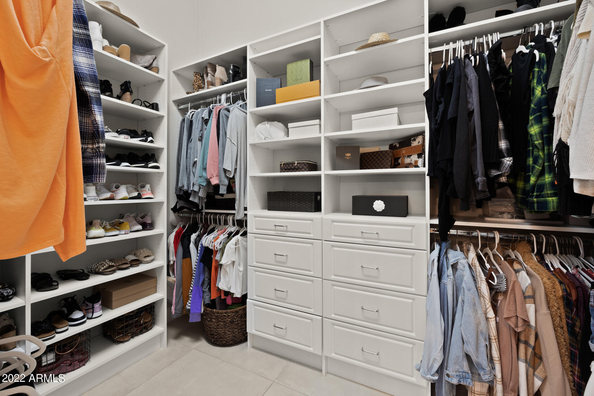 3534 N BOULDER CANYON Street