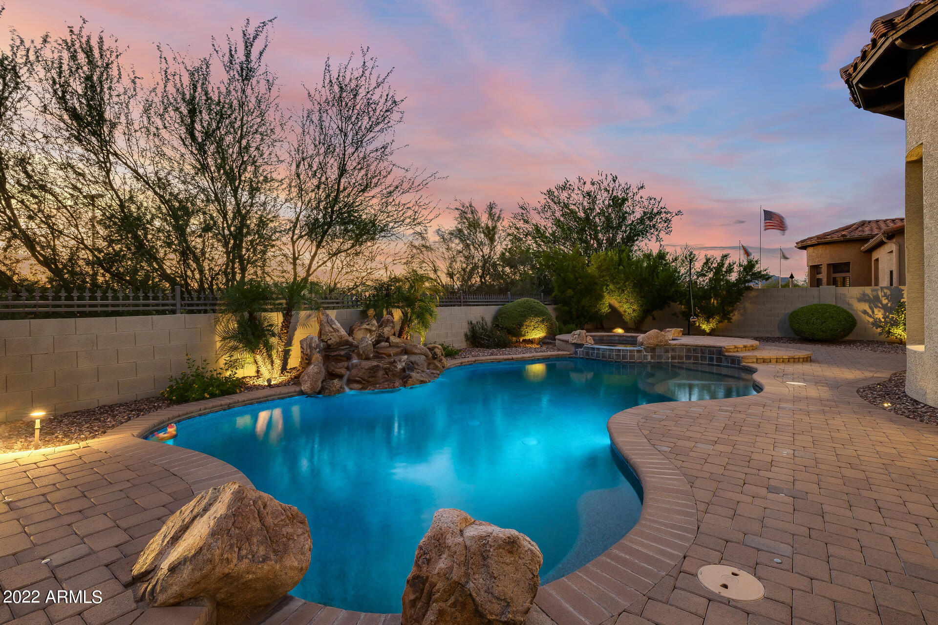 3534 N BOULDER CANYON Street